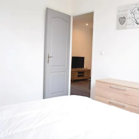 1 Bedroom Cozy In アパート Terre-et-Marais