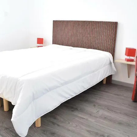 Apartment 1 Bedroom Stunning In Terre-et-Marais