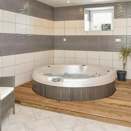 1 Bedroom Stunning In *