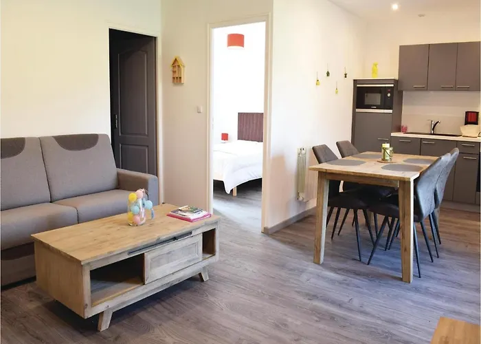1 Bedroom Cozy In Terre-et-Marais
