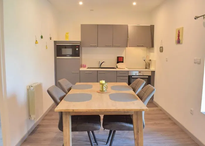 Apartment 1 Bedroom Cozy In Terre-et-Marais