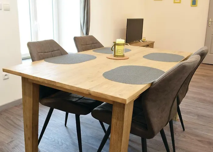 1 Bedroom Cozy In Apartment *