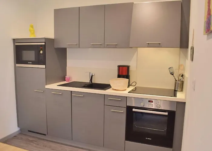 Apartment 1 Bedroom Cozy In Terre-et-Marais