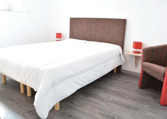 Apartment 1 Bedroom Cozy In Terre-et-Marais